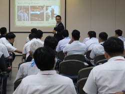 บทบาทหน้าที่ของพนักงานขับรถมืออาชีพ โดยอาจารย์อภิรัติ  คำสายพรม