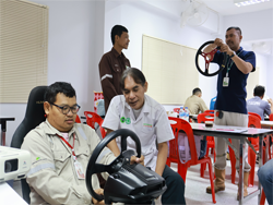 ฝึกและทดสอบทักษะการบังคับควบคุมพวงมาลัย
