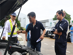 การตรวจสอบระบบหล่อลื่นและของเหลวภายในรถยนต์