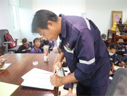 ลงทะเบียนรับเอกสารประกอบการฝึกอบรม