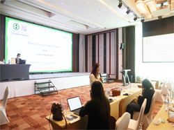 กล่าวต้อนรับพร้อมแนะนำวิทยากรและกิจกรรมฝึกอบรม