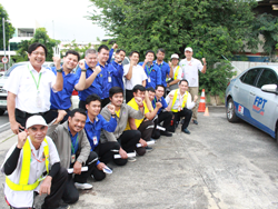 ถ่ายภาพร่วมกันเป็นที่ระลึก