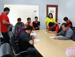 ลงทะเบียนรับเอกสารประกอบการฝึกอบรม