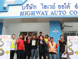 ถ่ายภาพร่วมกันเป็นที่ระลึก