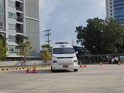 พัฒนาทักษะการหลบหลีกสิ่งกีดขวางขณะนำส่งผู้ได้รับบาดเจ็บ