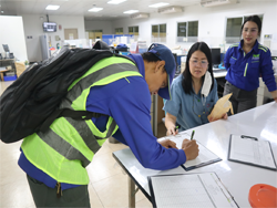 ลงทะเบียนรับเอกสารประกอบการฝึกอบรม