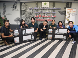 ถ่ายภาพร่วมกันเป็นที่ระลึก