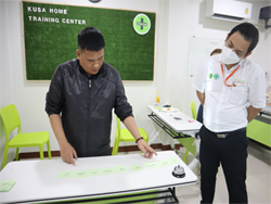 ฝึกและทดสอบการเรียบเรียงคำสนทนาที่ใช้บ่อยในงานบริการ