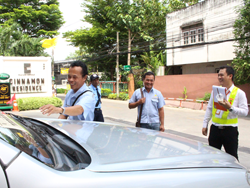 การตรวจสอบความปลอดภัยบริเวณโดยรอบตัวรถก่อนการเดินทาง Pre-Trip Walkaround