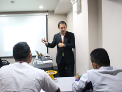 เทคนิคการขับรถเชิงป้องกันอุบัติเหตุ Defensive Driving Technique โดยอาจารย์อภิรัติ  คำสายพรม