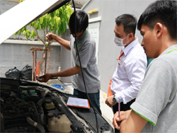 การตรวจสอบระบบหล่อลื่น และของเหลวภายในรถ