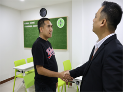 เทคนิคการทำความเคารพทักทายผู้รับบริการ