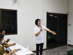 ตัวแทนหน่วยงานกล่าวขอบคุณทีมวิทยากร