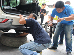 ความปลอดภัยในการถอดเปลี่ยนยางในสถานการณ์ฉุกเฉิน