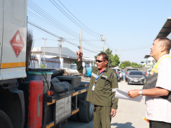 ฝึกและประเมินทักษะการตรวจสอบความปลอดภัยรอบตัวรถ
