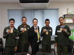 ให้รางวัลกับกลุ่มผู้ชนะ