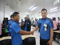 มารยาทและการทักทายผู้รับบริการอย่างมืออาชีพ