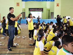 อาสาสมัครจาก Continental ร่วมระดมสมองเพื่อแก้ไขปัญหาร่วมกับน้องๆ นักเรียน