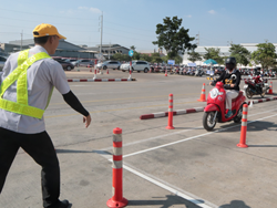 ฝึก และประเมินทักษะการหยุดรถในสถานการณ์ฉุกเฉิน