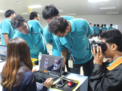 ตรวจประเมินการมองเห็นในภาวะแสงสลัวด้วยเครื่อง VR Vision Screening