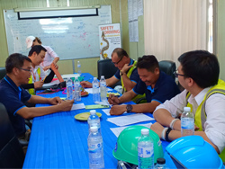 สรุปผลการฝึกอบรม พร้อมให้คำแนะนำเพิ่มเติมโดยหัวหน้าทีมครูฝึก อาจารย์อภิรัติ  คำสายพรม