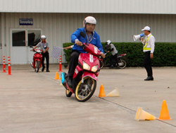 ฝึก และทดสอบทักษะการขับรถแบบซิกแซก Slalom