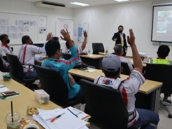 เทคนิคการขับรถบรรทุกเชิงป้องกันอุบัติเหตุ โดยอาจารย์อภิรัติ  คำสายพรม