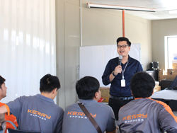 ผู้แทนหน่วยงานกล่าวต้อนรับพร้อมแนะนำทีมวิทยากร และกิจกรรมฝึกอบรม
