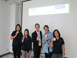 ให้รางวัลกับทีมผู้ชนะ