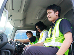 ฝึก และประเมินทักษะการขับรถบรรทุกเชิงป้องกันอุบัติเหตุบนการจราจร On Road Evaluate
