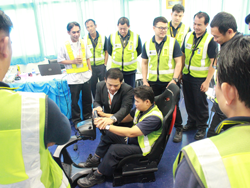 ฝึก และทดสอบทักษะการบังคับควบคุมพวงมาลัยแบบดึง-ดัน Steering Control by Push-Pull
