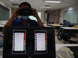 ตรวจประเมินสภาพการมองเห็นในภาวะแสงสลัวด้วยเครื่อง VR Vision Screening