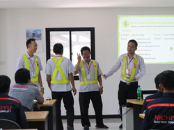 แนะนำทีมครูฝึกประจำฐานกิจกรรมต่างๆ Driving instructor