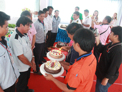 สุขสันต์วันคล้ายวันเกิดสำหรับพนักงานที่มีวันคล้ายวันเกิดในเดือนนี้
