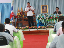 ผู้บริหารกล่าวต้อนรับพร้อมเน้นย้ำมาตรฐานความปลอดภัยของหน่วยงาน