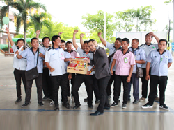 ให้รางวัลกับกลุ่มผู้ชนะ