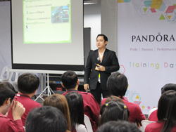 ความปลอดภัยในการเดินทาง และโดยสารรถประจำทางและรถรรับส่งพนักงาน โดยอาจารย์อภิรัติ  คำสายพรม