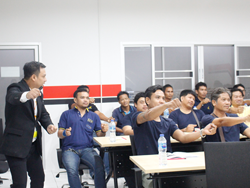 เทคนิคการขับรถบรรทุก และรถหัวลากเชิงป้องกันอุบัติเหตุ Defensive Driving for Heavy Truck and Tractor Trailer technique โดยอาจารย์อภิรัติ  คำสายพรม