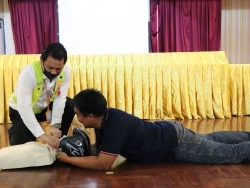 การบล๊อคคอ และการถอดหมวกกันน๊อคอย่างถูกวิธี