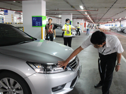 การตรวจสอบความปลอดภัยบริเวณโดยรอบตัวรถก่อนการเดินทาง Pre-Trip Walkaround