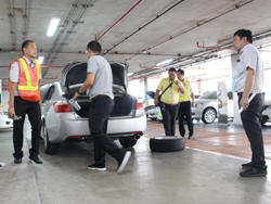 ความปลอดภัยในการถอดเปลี่ยนล้อในสถานการณ์ฉุกเฉิน
