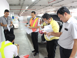 การตรวจสอบอุปกรณ์ความปลอดภัยประจำรถ