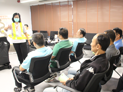 เทคนิคการนำรถเข้าจอดอย่างปลอดภัย Parking Technique โดยอาจารย์พาขวัญ  พลายเพ็ชร