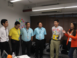 ฝึก และประเมินทักษะการพูดและการสื่อสารกับชาวต่างชาตแบบกลุ่ม