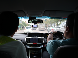 ฝึก และประเมินทักษะการขับรถเชิงป้องกันอุบัติเหตุบนถนนจริง On Road Evaluate with Instructor