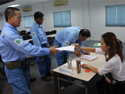 ลงทะเบียนรับเอกสารประกอบการฝึกอบรม