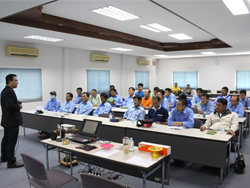 เทคนิคการขับรถบรรทุก และรถหัวลากเชิงป้องกันอุบัติเหตุ Defensive Driving Technique for Heavy Truck and Tractor Trailer โดยอาจารย์อภิรัติ  คำสายพรม