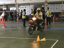 ฝึก และประเมินทักษะการขับขี่หลบหลีกสิ่งกีดขวางแบบ สลาลม Slalom Riding