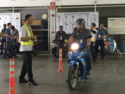 เตรียมความพร้อมก่อนการฝึกและการประเมินทักษะการขับรถเชิงสถานการณ์ในสถานีจำลอง