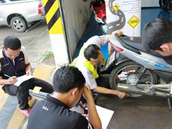 ปฏฺิบัติการตรวจสอบและซ่อมบำรุงยานพาหนะเบื้องต้น